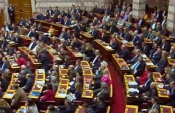 Συνεχίζεται στη Βουλή η μάχη των προγραμματικών δηλώσεων