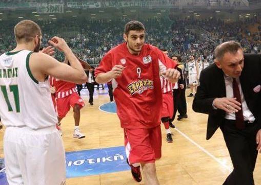 Επεισοδιακή νίκη του Ολυμπιακού στο ΟΑΚΑ επί του Παναθηναϊκού
