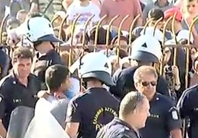 Στο δημοτικό στάδιο της Κω 2.000 μετανάστες εν αναμονή των εγγράφων