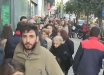 Oυρές στα υποκαταστήματα του ΙΚΑ για θεώρηση βιβλιαρίων