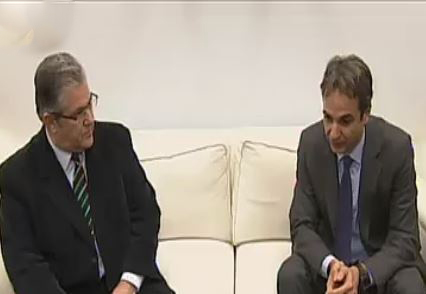 Συνάντηση Μητσοτάκη – Κουτσούμπα στη Βουλή