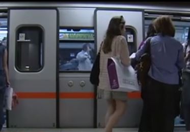Έρευνα για την καταγγελία άνεργης ότι τη χαστούκισε ελεγκτής στο Μετρό