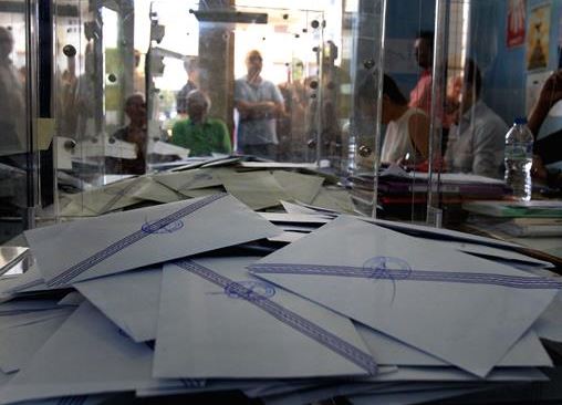 Μικρή διαφορά, μεγάλη ρευστότητα δείχνουν οι πρώτες δημοσκοπήσεις