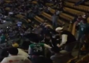 Μαχαιρώθηκε οπαδός σε αγώνα NBA