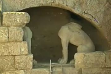 Αμφίπολη: Εντυπωσιάζουν οι Σφίγγες στην είσοδο του αρχαίου τάφου