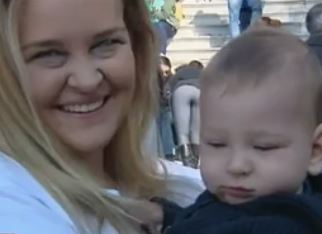 Εντυπωσιακή η συμμετοχή στον δημόσιο θηλασμό