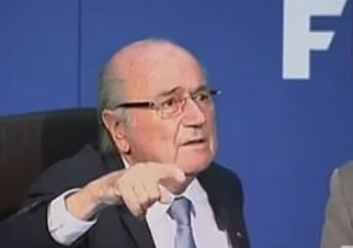 Δεν παραιτείται από την προεδρία της FIFA ο Μπλάτερ