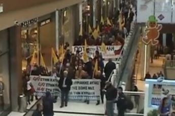 «Πόλεμος» για το άνοιγμα των καταστημάτων τις Κυριακές