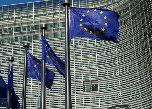 Kομισιόν: Στο τραπέζι ακόμα το δάνειο-«γέφυρα» για την Ελλάδα