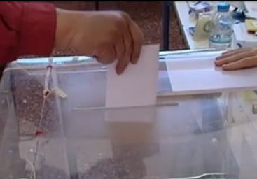 Μικρό προβάδισμα της ΝΔ καταγράφει νέα δημοσκόπηση