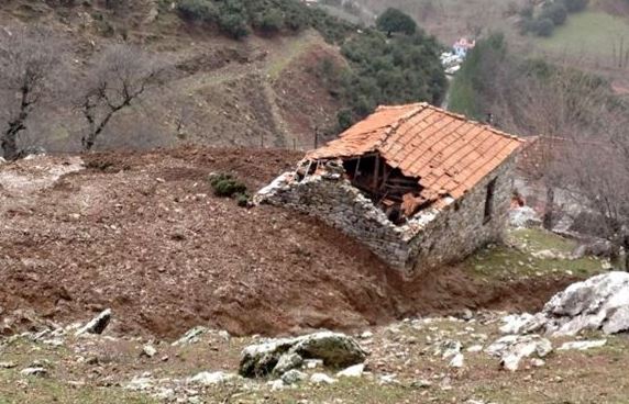 «Βροχή» τα προβλήματα σε όλη τη χώρα λόγω της κακοκαιρίας