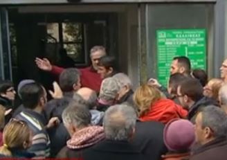 ΙΚΑ: Συνεχίζεται η ταλαιπωρία για τη θεώρηση των βιβλιαρίων υγείας