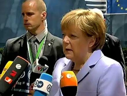 «Πυρετός» διαβουλεύσεων και μαραθώνιες επαφές στις Βρυξέλλες