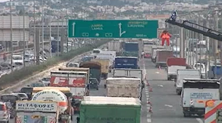 Σε απεργίες διαρκείας προσανατολίζονται οι ιδιοκτήτες φορτηγών ΔΧ