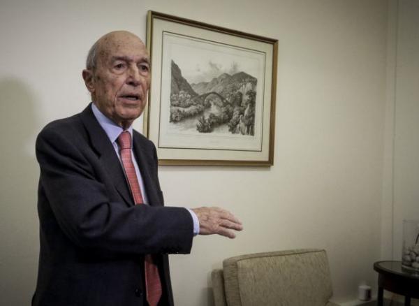 Υπόθεση C4i: Στην αρένα της σκανδαλολογίας ο Σημίτης