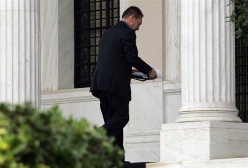 Γ.Στουρνάρας: Κίνδυνος χρεοκοπίας, αν δεν περάσουν μέτρα και προϋπολογισμός