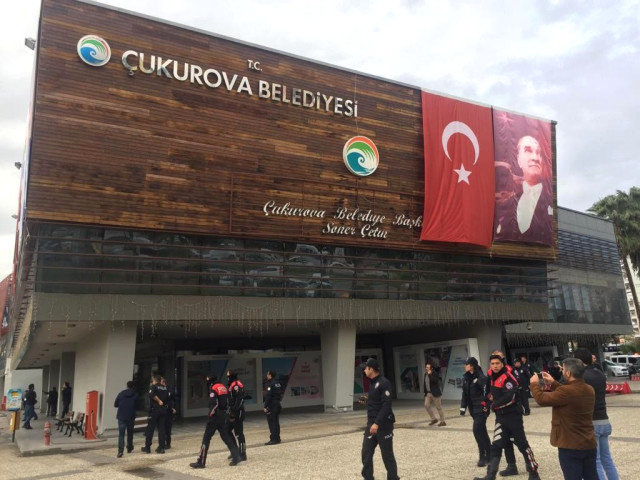 Αναφορές για νεκρούς από ένοπλη επίθεση σε δημαρχείο στην Τουρκία