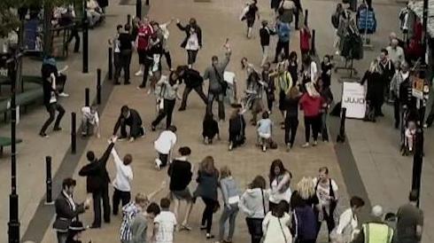 Εικόνες flash mob από όλο τον κόσμο (Μέρος Γ’)