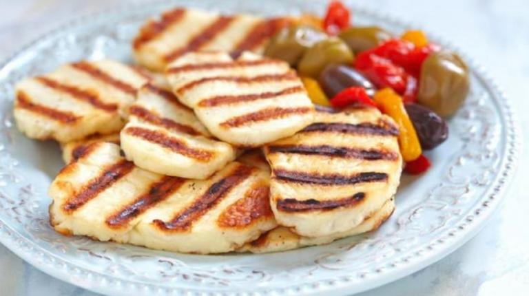 Αναταράξεις στην Κύπρο από την απώλεια του εμπορικού σήματος του χαλλουμιού