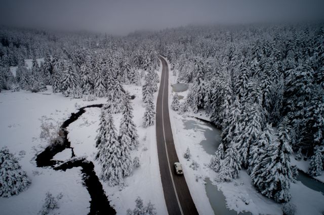 Στα «λευκά» ντύθηκε η δυτική Μακεδονία – Πού χρειάζονται αντιολισθητικές αλυσίδες