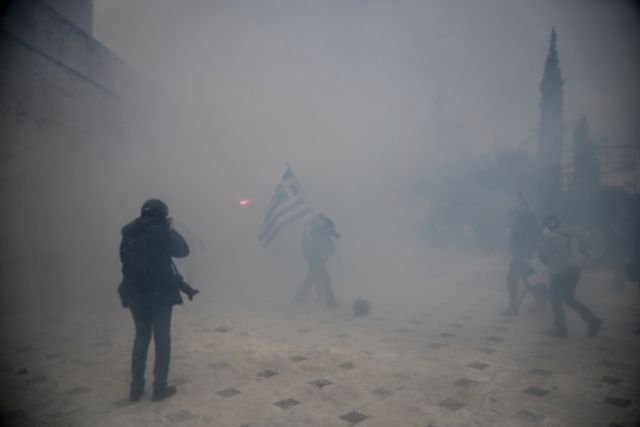 Φωτογραφίες – ντοκουμέντο: Με ληγμένα χημικά «έπνιξαν» τους διαδηλωτές | in.gr