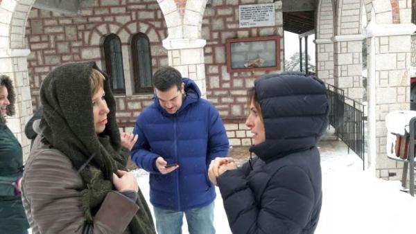 Η βόλτα Τσίπρα με τη Μπαζιάνα στη χιονισμένη Άρτα