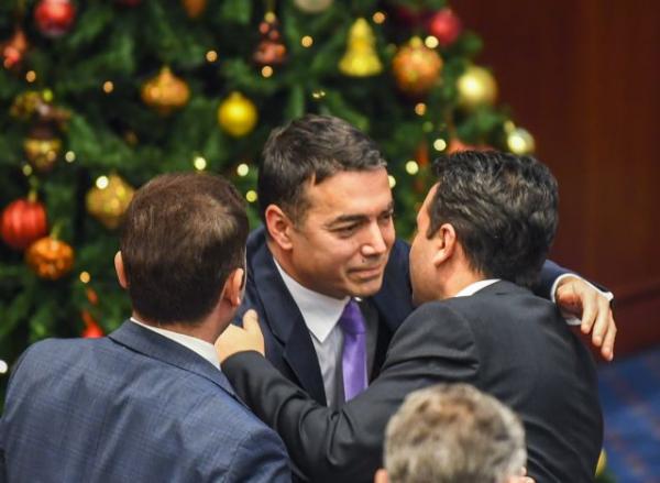 «Εγγυήσεις» της Αθήνας στα Σκόπια μετά την παραίτηση Καμμένου