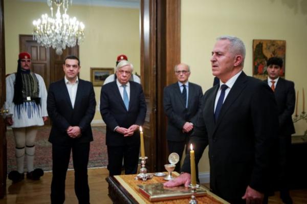 Ορκίστηκε ο νέος υπουργός Εθνικής Άμυνας [Εικόνες]