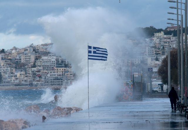 Έντονα καιρικά φαινόμενα με θυελλώδεις ανέμους την Τρίτη