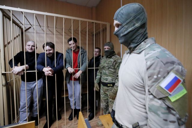 Η Μόσχα παρατείνει την προφυλάκιση των οκτώ ουκρανών ναυτών
