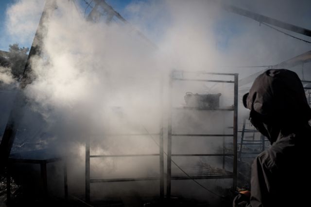 Φωτιά σε σκηνή εντός του Κέντρου Υποδοχής στη Μόρια [Εικόνες]