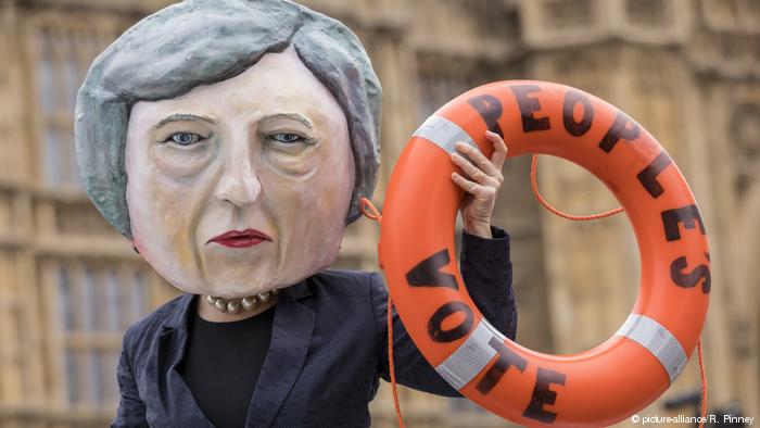 Εμμένει στις κόκκινες γραμμές της η Τερέζα Μέι