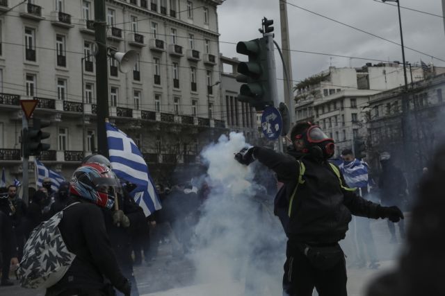 Μαρέβα Γκραμπόφσκι – Μητσοτάκη: Δακρυγόνα σε μητέρες με τα παιδιά, ντροπή