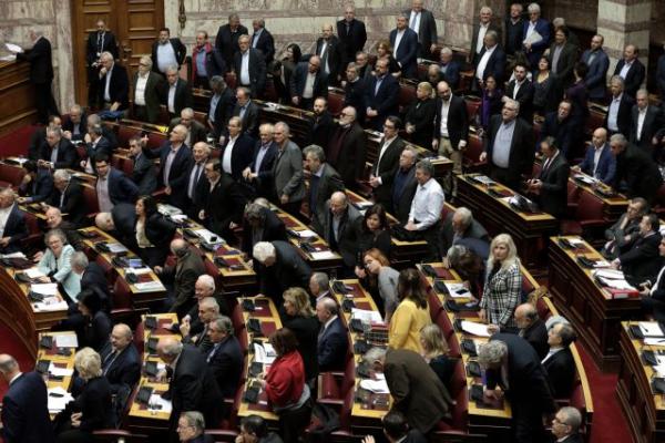 Σπάνιο στιγμιότυπο στη Βουλή