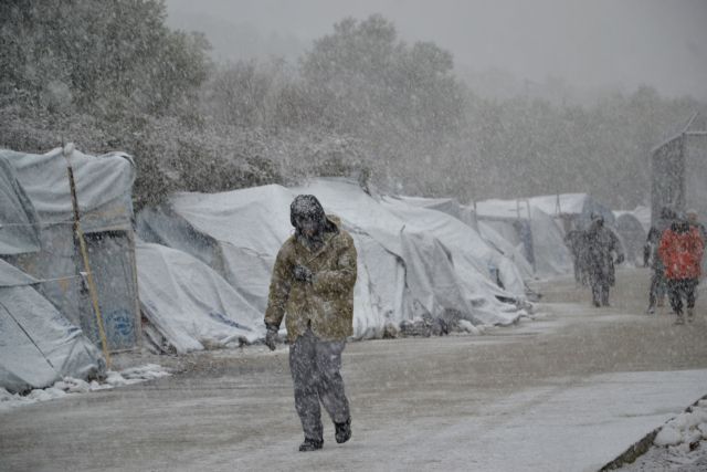 Περιφερειάρχης Βορείου Αιγαίου: Στο έλεος του χιονιά οι πρόσφυγες