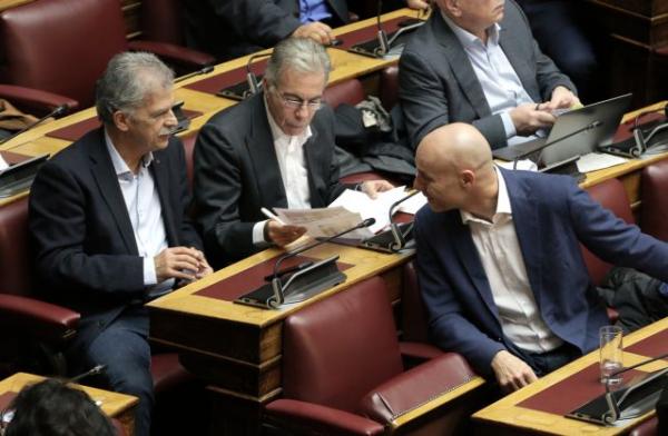 Να παραδώσουν τις έδρες τους οι Αμυράς, Δανέλλης, Ψαριανός ζητεί το Ποτάμι