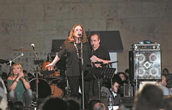 Ποιοι καλλιτέχνες γύρισαν πλέον την πλάτη στον ΣΥΡΙΖΑ