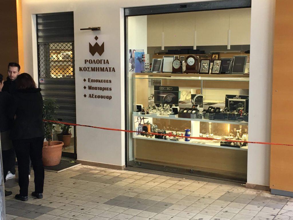 Με την απειλή όπλου λήστεψαν κοσμηματοπωλείο στη Μεσογείων