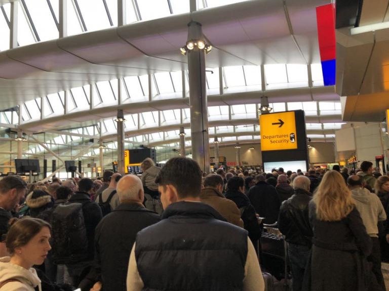 Λονδίνο: Ασυνόδευτη βαλίτσα λαχτάρισε το Χίθροου