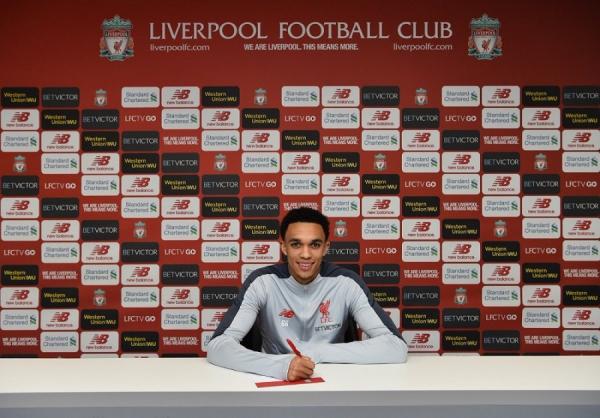 Λίβερπουλ: Υπέγραψε νέο συμβόλαιο ο Αρνολντ