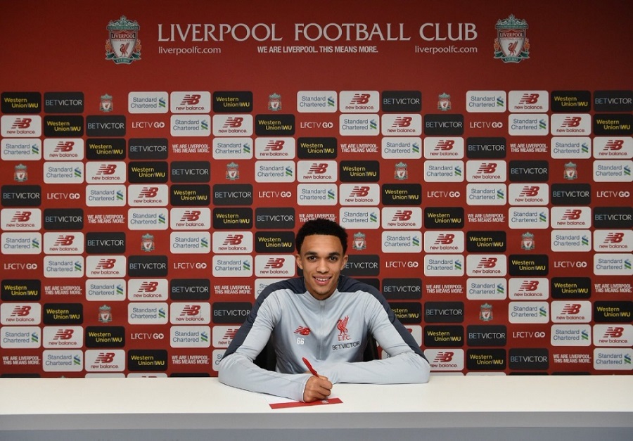 Λίβερπουλ: Υπέγραψε νέο συμβόλαιο ο Αρνολντ