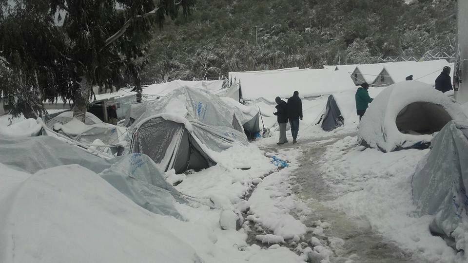 Πεθαίνοντας στο κρύο: Η κυβέρνηση εγκατέλειψε τους πρόσφυγες στους καταυλισμούς