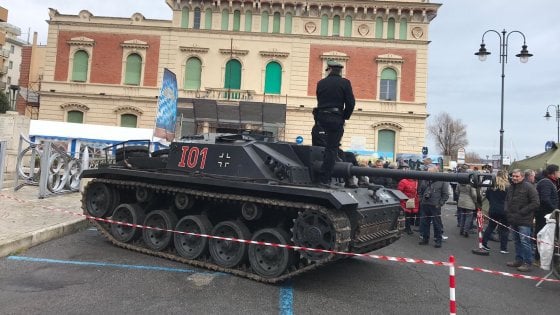 Ιταλία: Ηλικιωμένη επιτέθηκε με την τσάντα της σε άνδρα που… υποδυόταν Γερμανό στρατιώτη του Β’ Παγκοσμίου