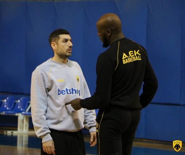 Κατευθείαν στο παρκέ ο Τζέιμς