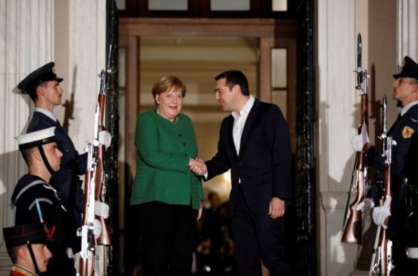 Στο Μαξίμου η Μέρκελ: «Οι Έλληνες πέρασαν δύσκολες στιγμές»