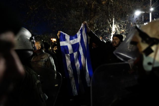 Επεισόδια στη Θεσσαλονίκη για τη Μακεδονία: Αποδοκίμασαν Παυλόπουλο, Νοτοπούλου, Φάμελλο