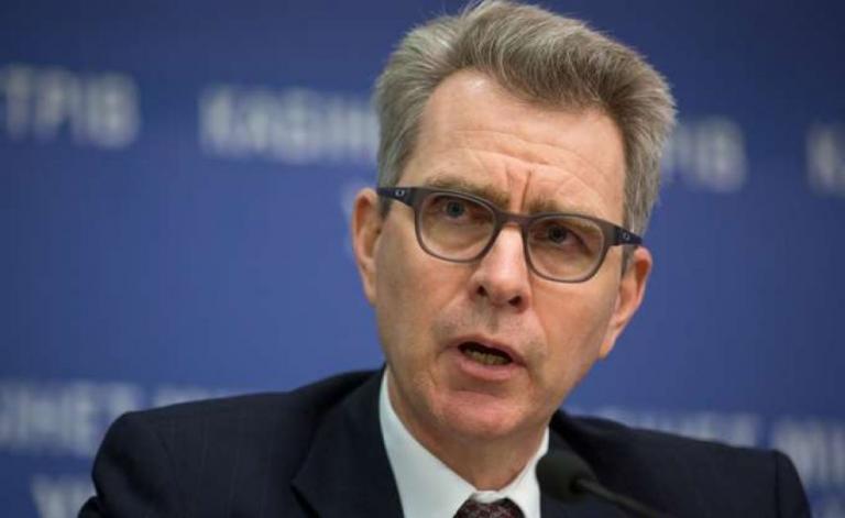 Πάιατ: Ανόητος και παράλογος ο βανδαλισμός της πρεσβείας