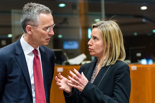 ΝΑΤΟ και ΕΕ «μοιράζουν» συγχαρητήρια στον Ζάεφ