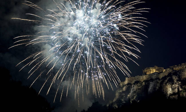 Πώς υποδέχτηκε ο δήμος Αθηναίων το 2019 [εικόνες]