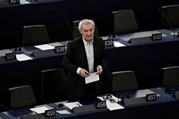 «Στον ΣΥΡΙΖΑ είναι καρφωμένοι στις καρέκλες, τάζοντας και διορίζοντας»